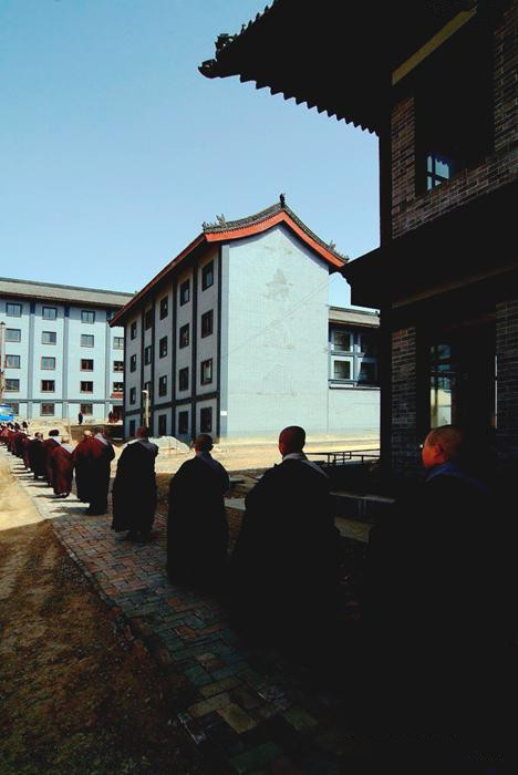 普寿寺：中国最大的女众佛学院 出家须遵守384条戒律 